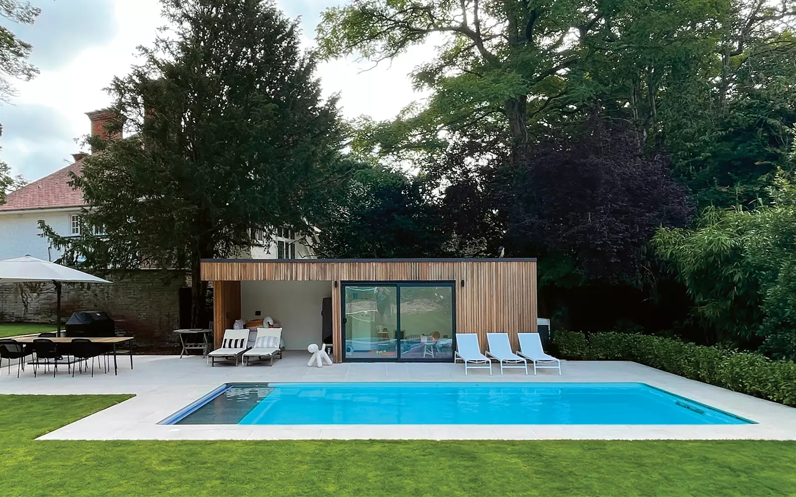 Cube-EU Cube. Zeitgemäßes Design. Hohe Wasserlinie.