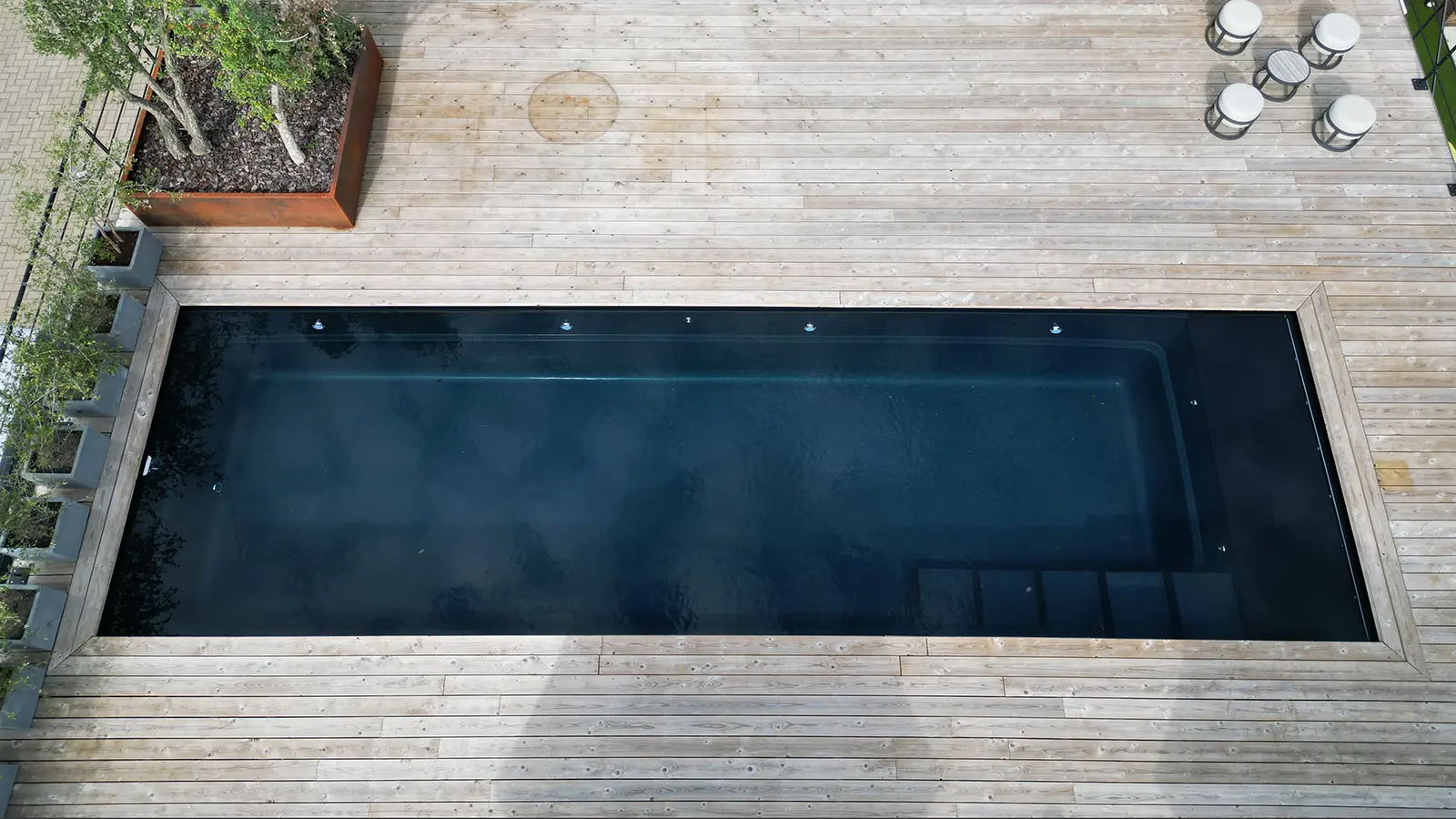 EbonyBlue_HeroV2 Ebony Blue Farbe des Schwimmbads