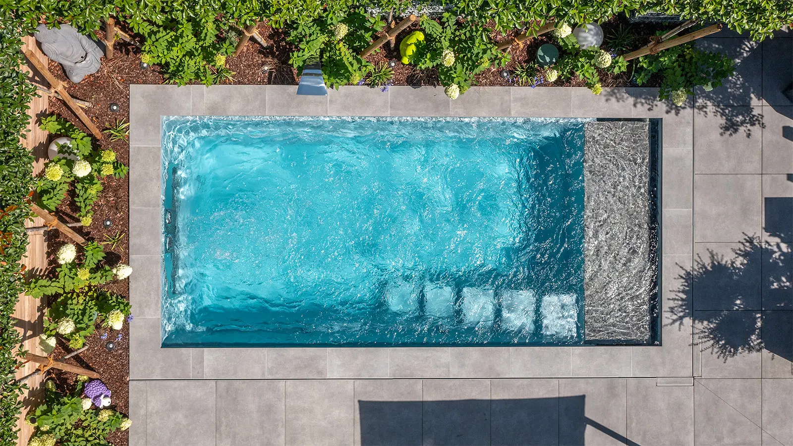 Cube Linear 7 – Silver Grey 32 Über Leisure Pools OWL